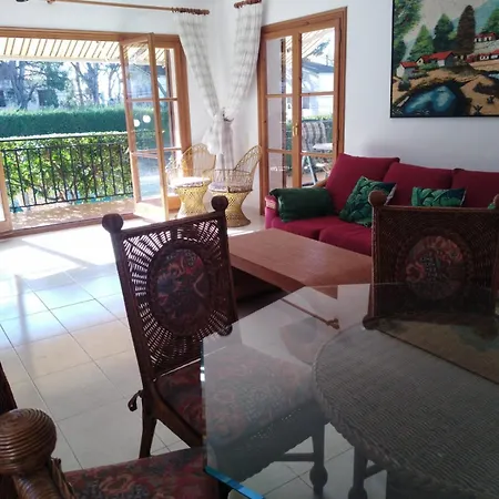 With Private Pool Ferienhaus *
